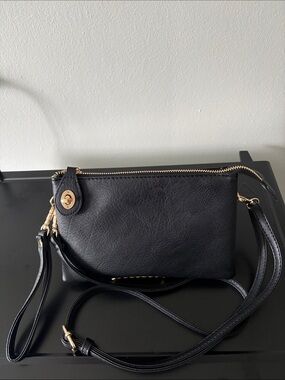Isabelle Black Vegan Leather Wristlet Shoulder Strap Purse Bag - Like New